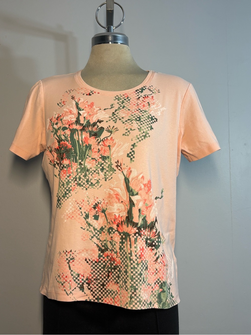 Women's Peach Floral Short Sleeve Tee